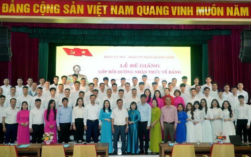 TKV: Đảng uỷ than Quảng Ninh bế giảng lớp nhận thức đảng vùng Đông Triều